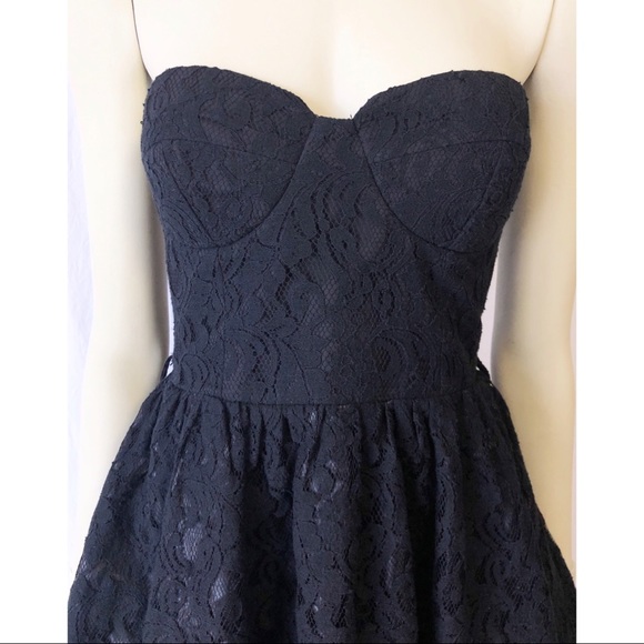 Sans Souci Medium Strapless Black Lace Dress - Picture 3 of 8